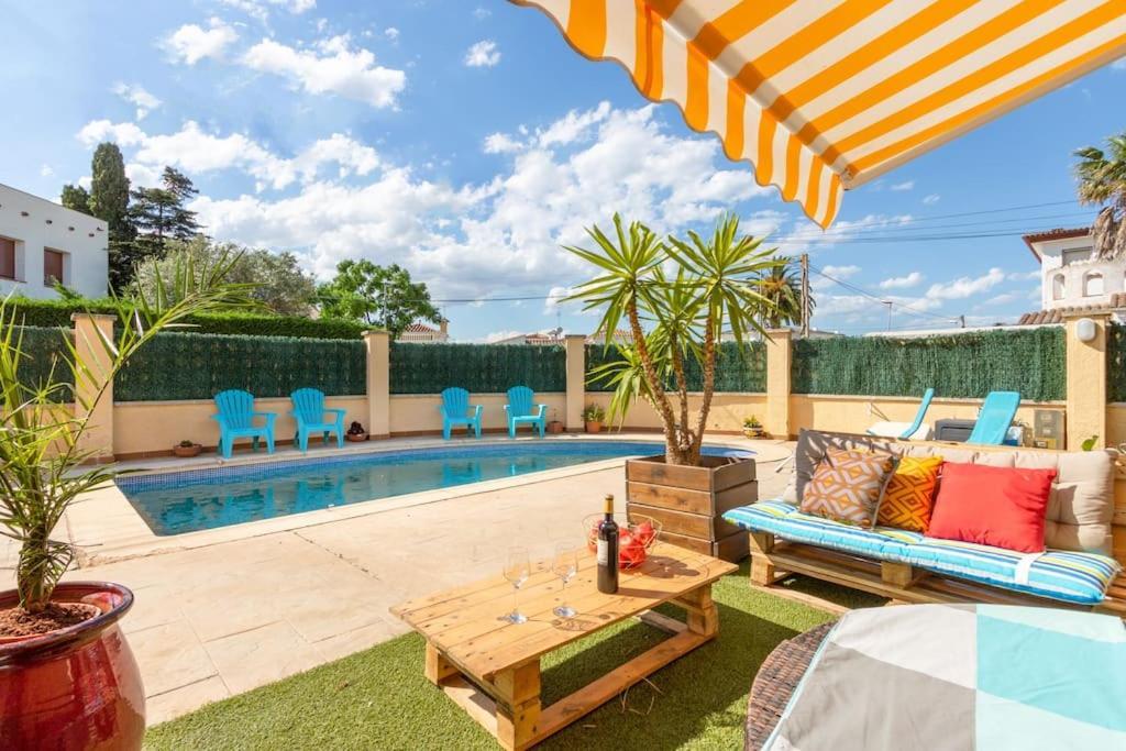 S46-Casa De Vacaciones Climatizada Con Piscina, En El Centro Junto Al Mar, Barbacoa Y Wiifi エンプリアブラバ エクステリア 写真