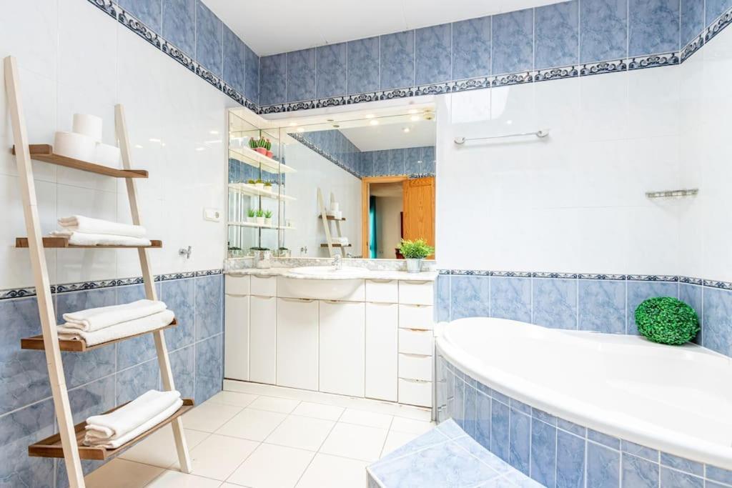 S46-Casa De Vacaciones Climatizada Con Piscina, En El Centro Junto Al Mar, Barbacoa Y Wiifi エンプリアブラバ エクステリア 写真