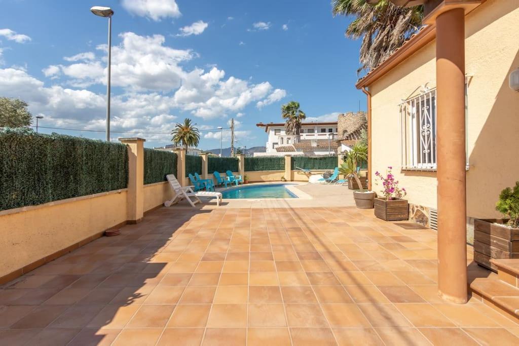 S46-Casa De Vacaciones Climatizada Con Piscina, En El Centro Junto Al Mar, Barbacoa Y Wiifi エンプリアブラバ エクステリア 写真